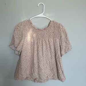 Cute blouse, non-smoking home